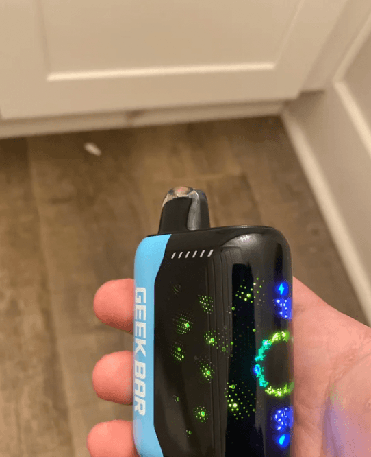 blue razz ice geek bar review